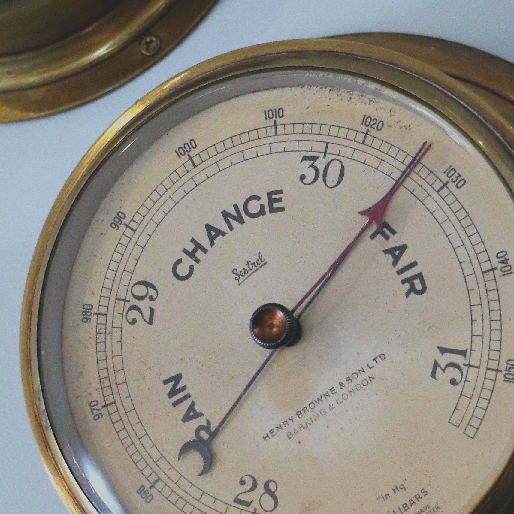 Coll Hotel Barometer